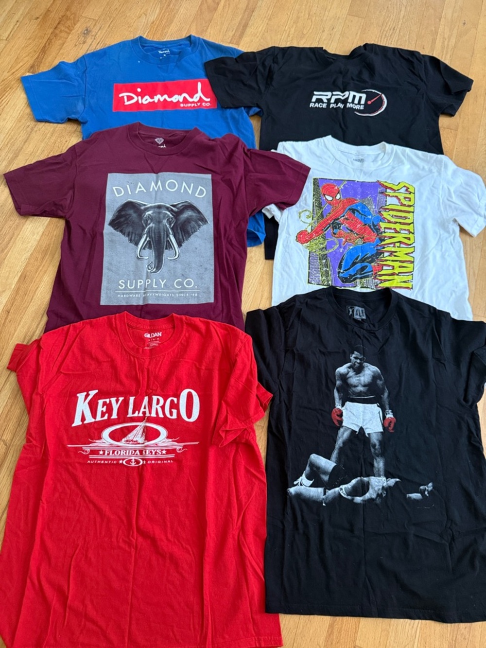 Graphic T-Shirt Lot bundle - Multiple Colors